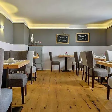 Krone Otel Zusmarshausen